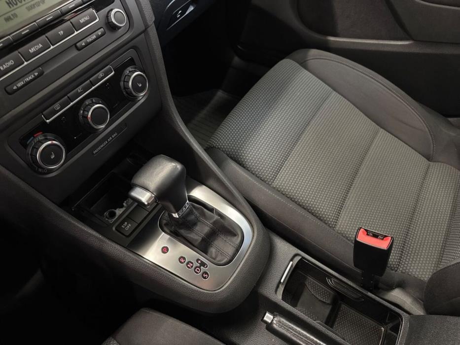 VOLKSWAGEN Golf 2010