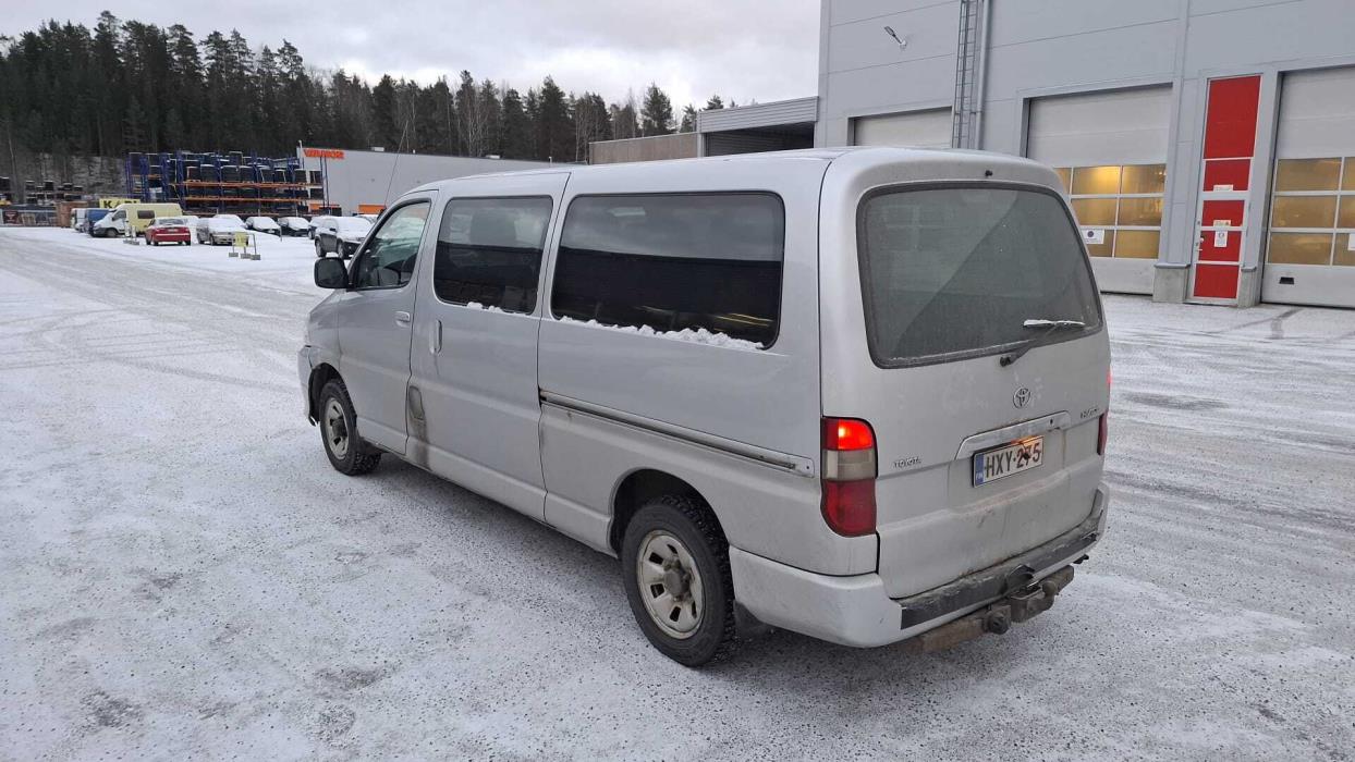 TOYOTA Hiace 2011