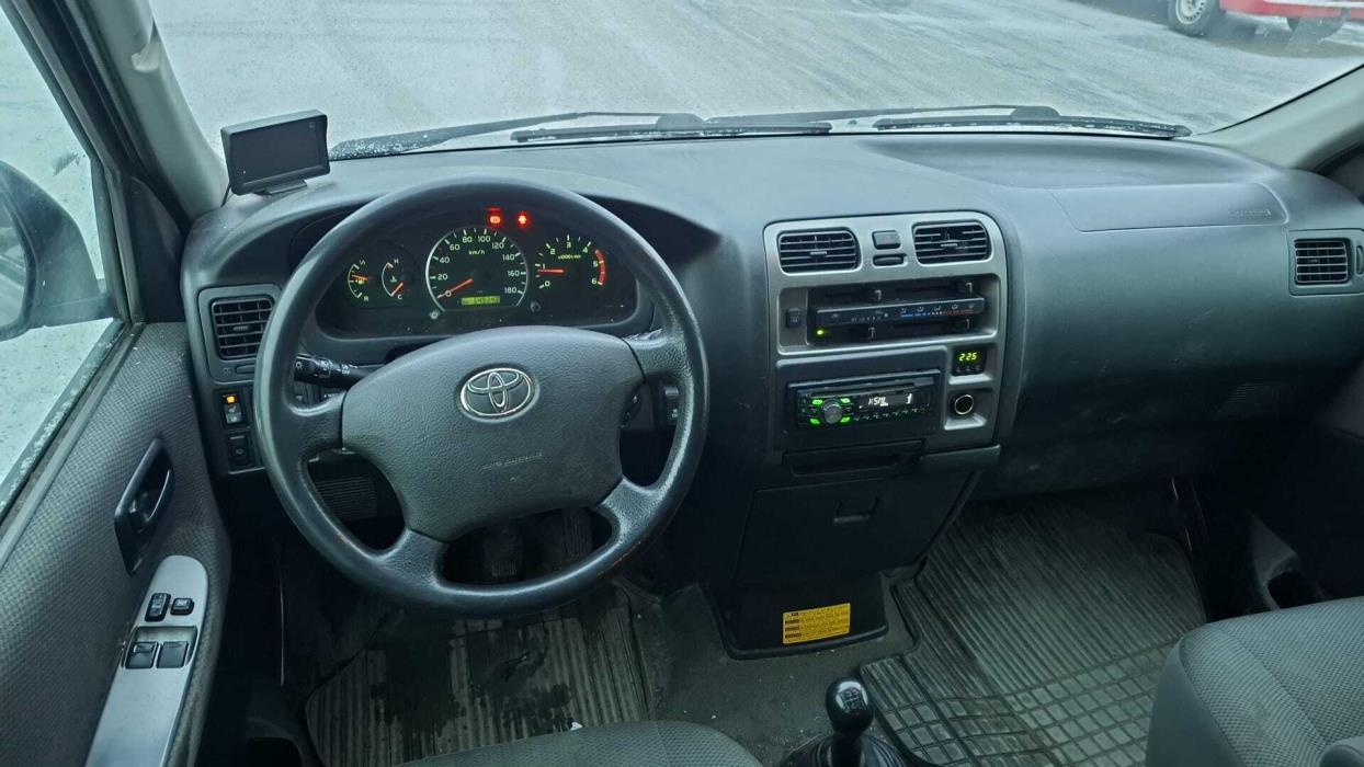 TOYOTA Hiace 2011