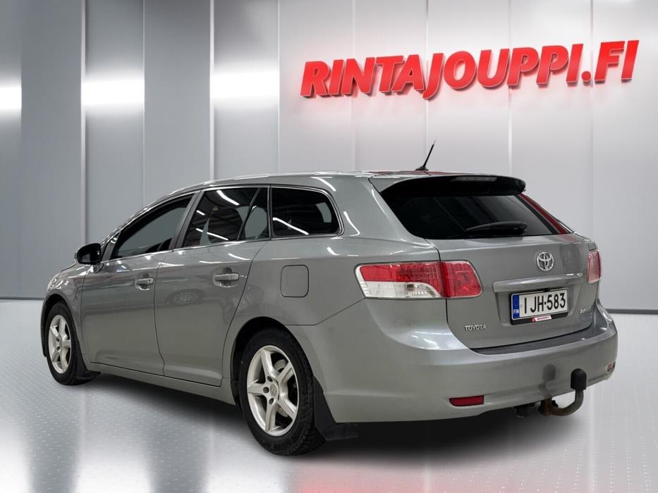 TOYOTA Avensis 2010