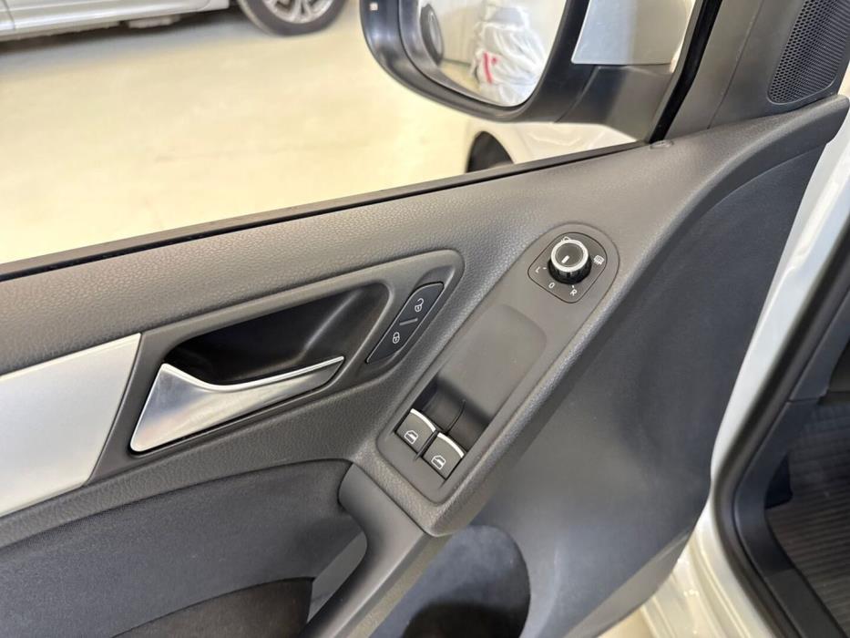 VOLKSWAGEN Golf 2010