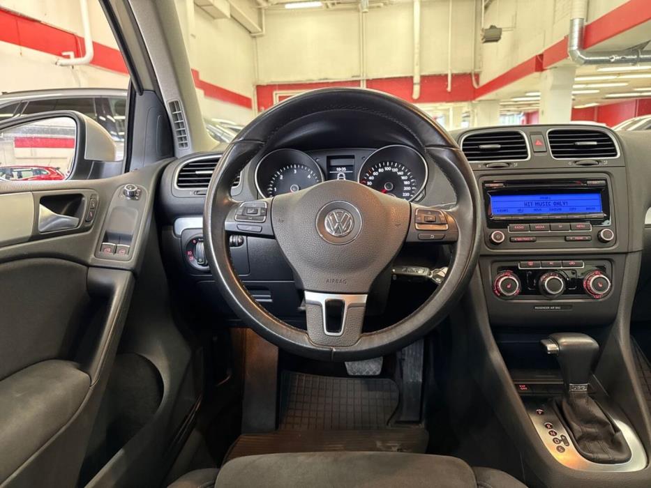 VOLKSWAGEN Golf 2010