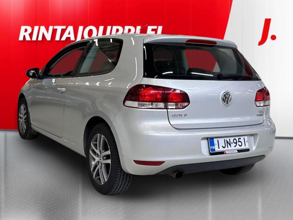 VOLKSWAGEN Golf 2010