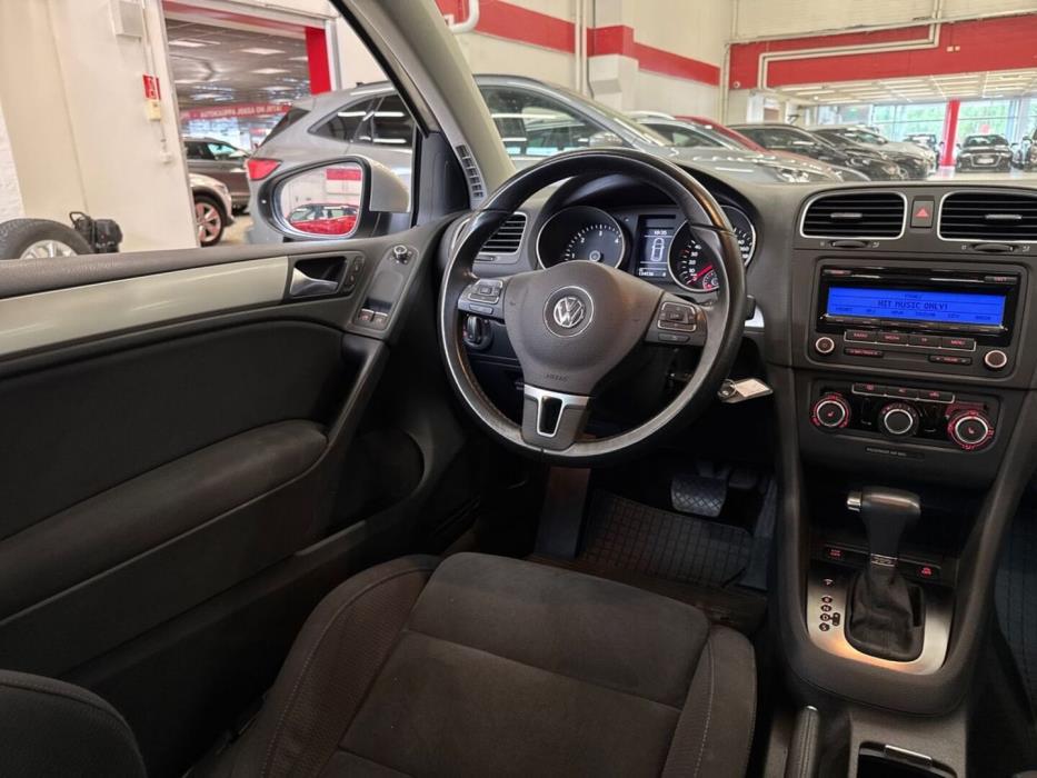 VOLKSWAGEN Golf 2010