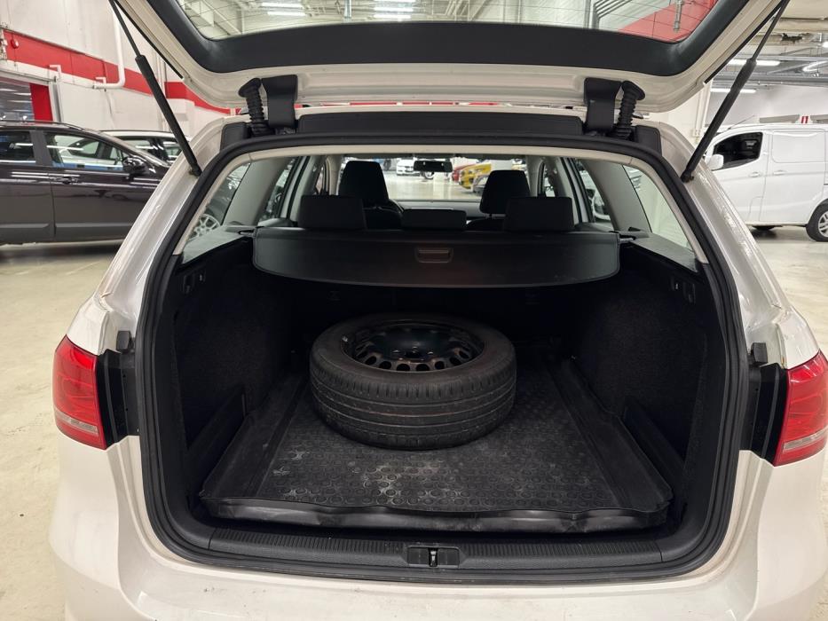 VOLKSWAGEN Passat 2011