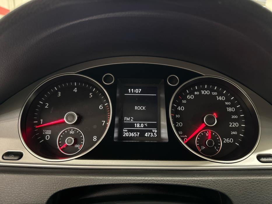 VOLKSWAGEN Passat 2011