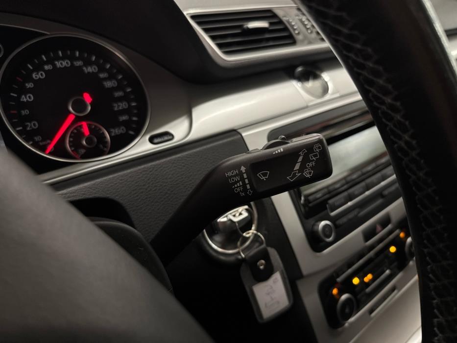 VOLKSWAGEN Passat 2011