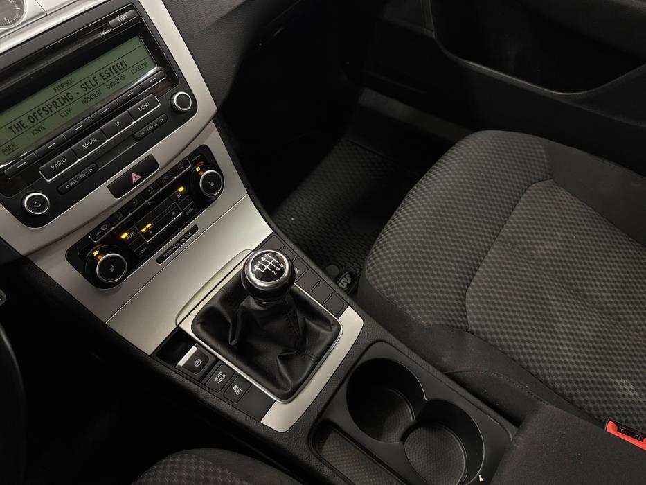 VOLKSWAGEN Passat 2011