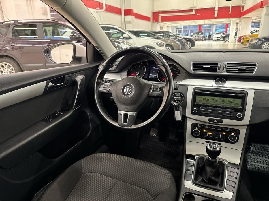 VOLKSWAGEN Passat 2011