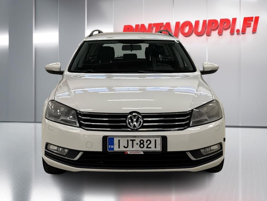 VOLKSWAGEN Passat 2011