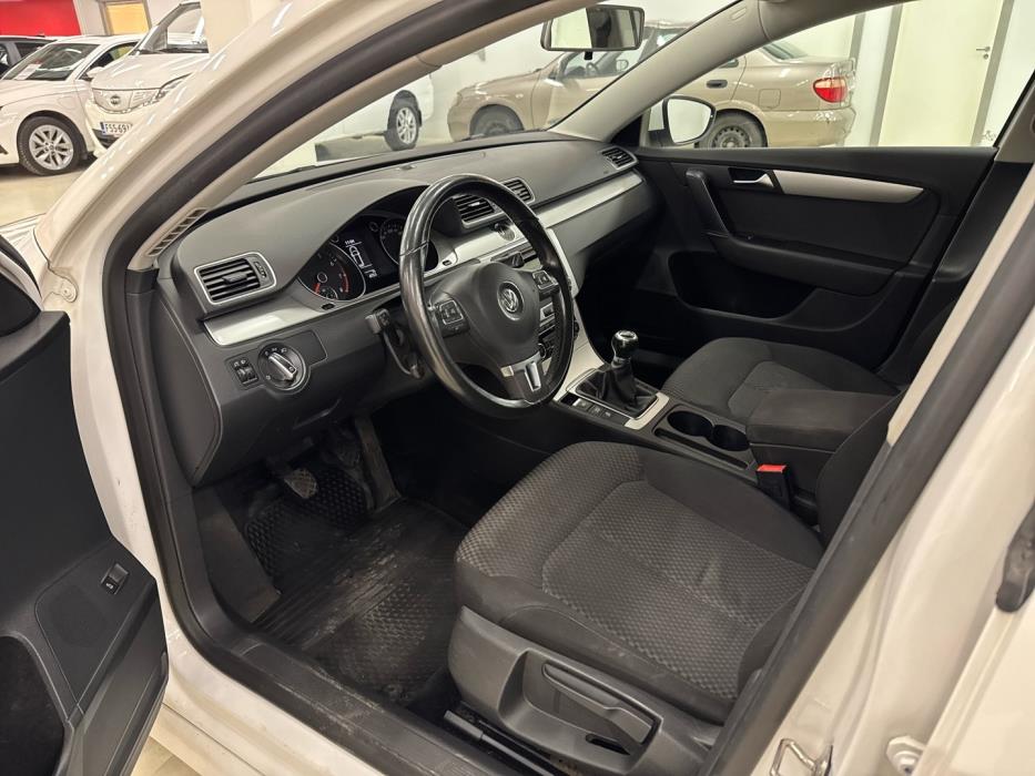 VOLKSWAGEN Passat 2011