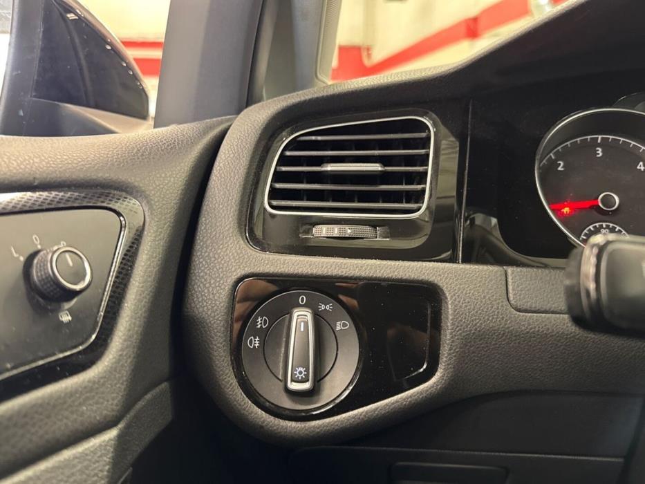VOLKSWAGEN Golf 2013