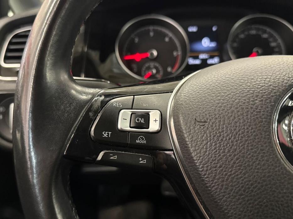 VOLKSWAGEN Golf 2013