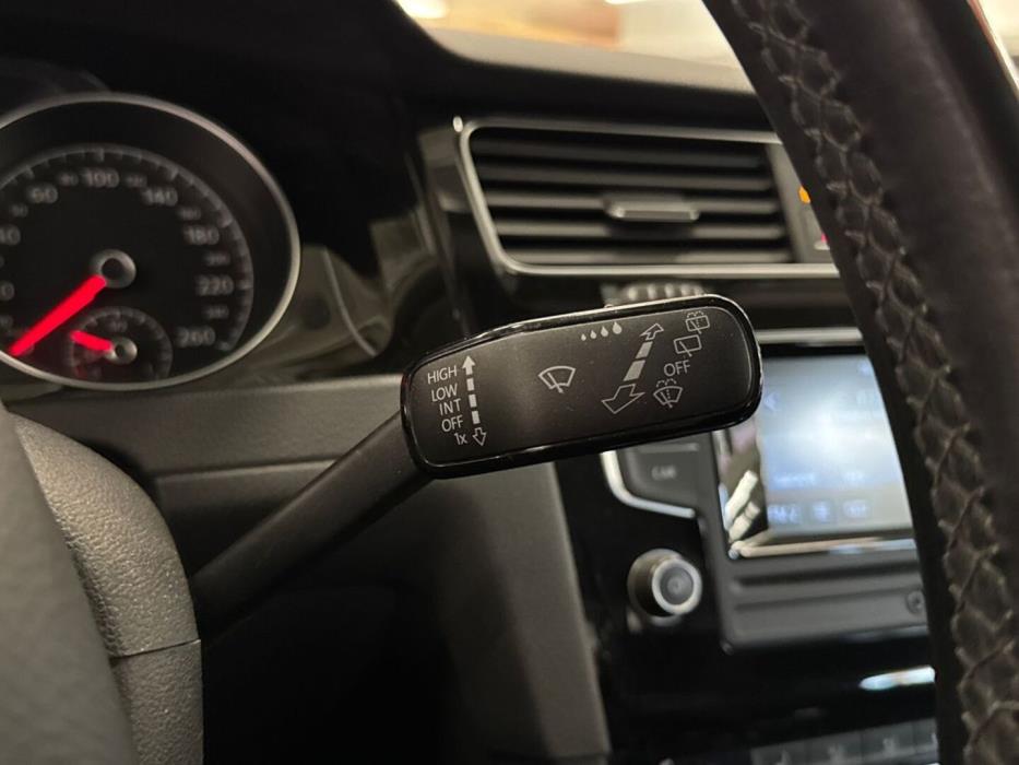 VOLKSWAGEN Golf 2013