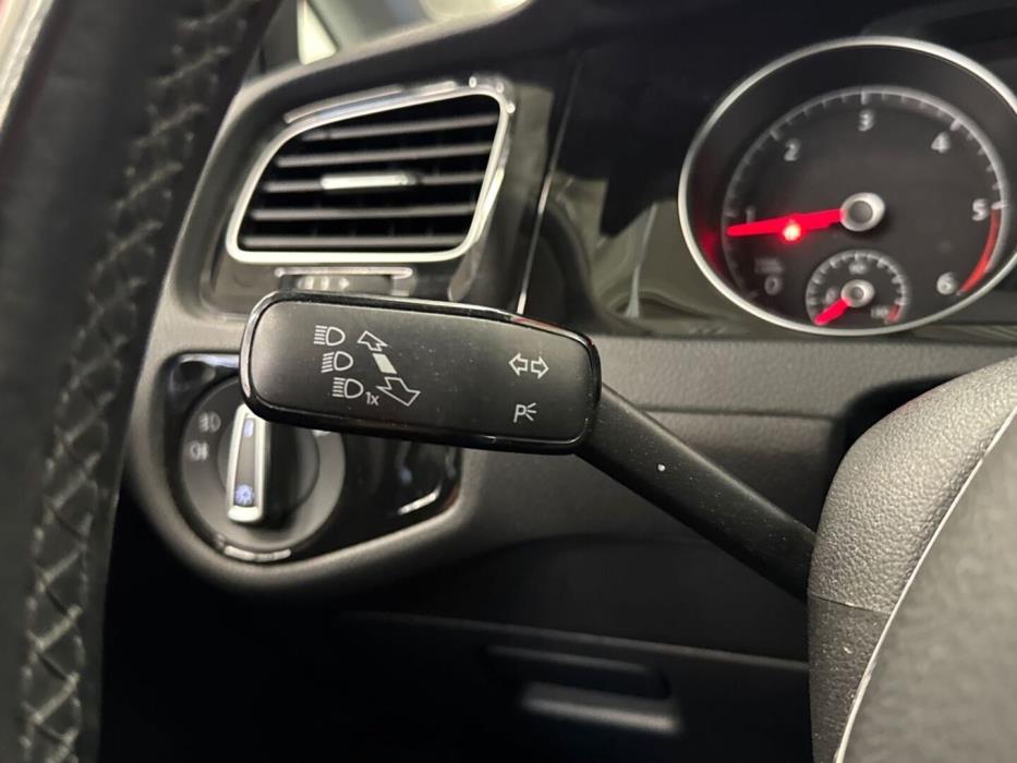 VOLKSWAGEN Golf 2013