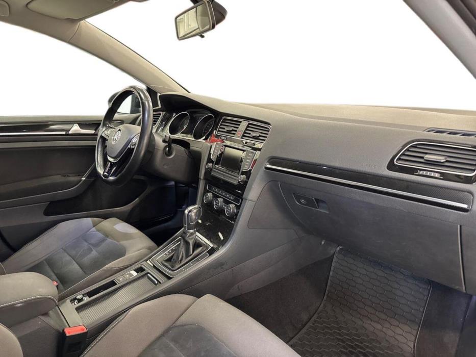 VOLKSWAGEN Golf 2013