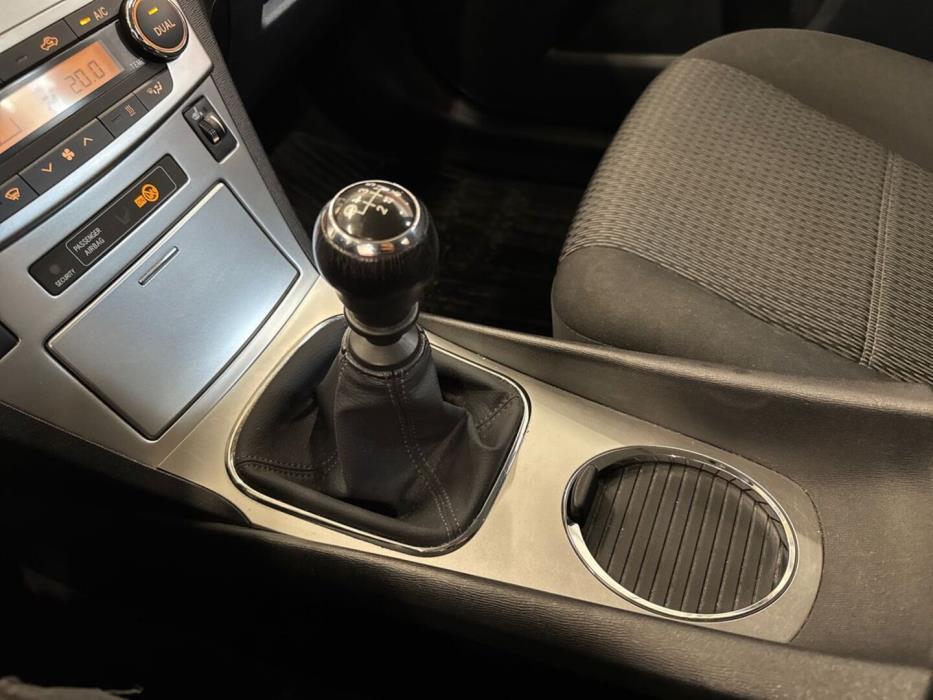 TOYOTA Avensis 2013