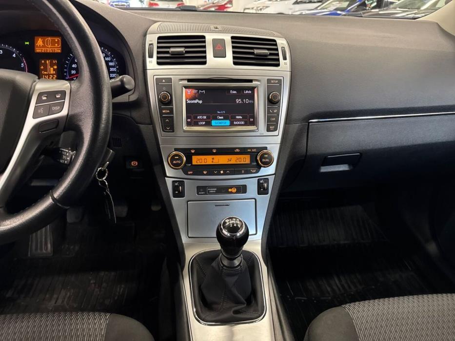 TOYOTA Avensis 2013