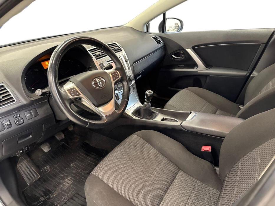 TOYOTA Avensis 2013