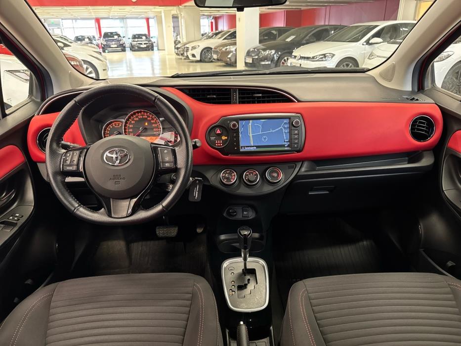 TOYOTA Yaris 2015