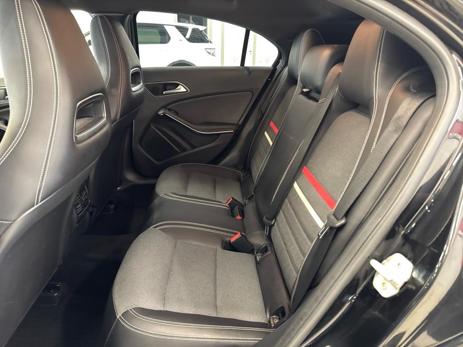 MERCEDES-BENZ A 2015