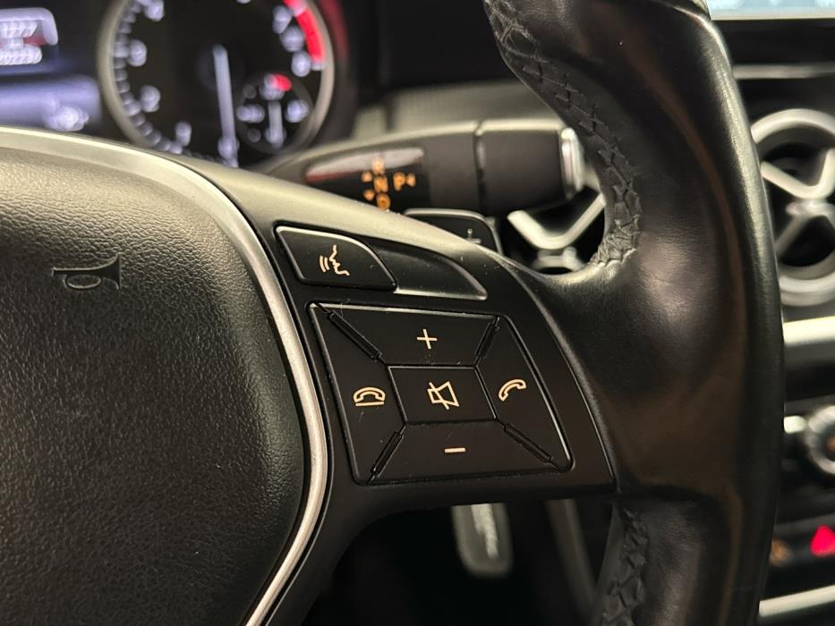 MERCEDES-BENZ A 2015