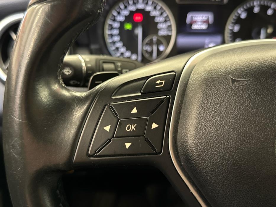 MERCEDES-BENZ A 2015