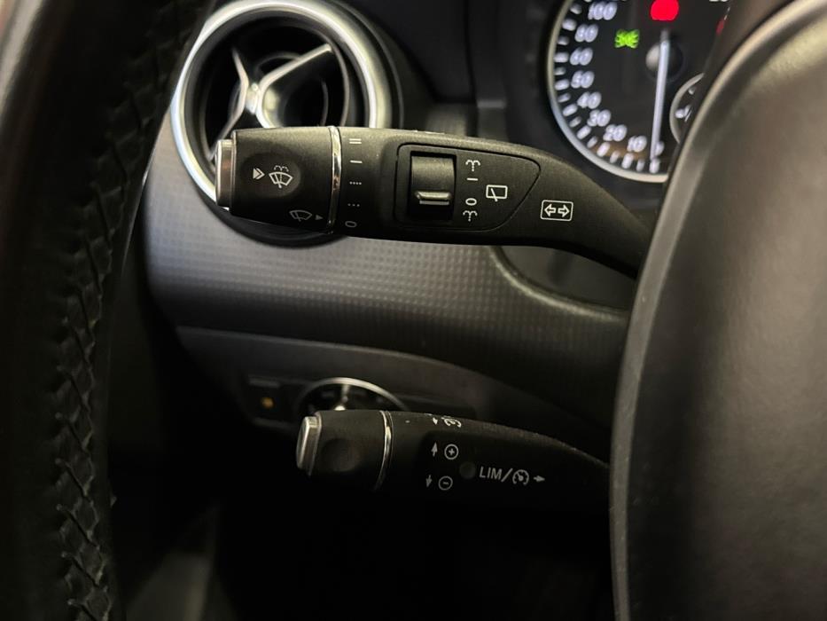 MERCEDES-BENZ A 2015
