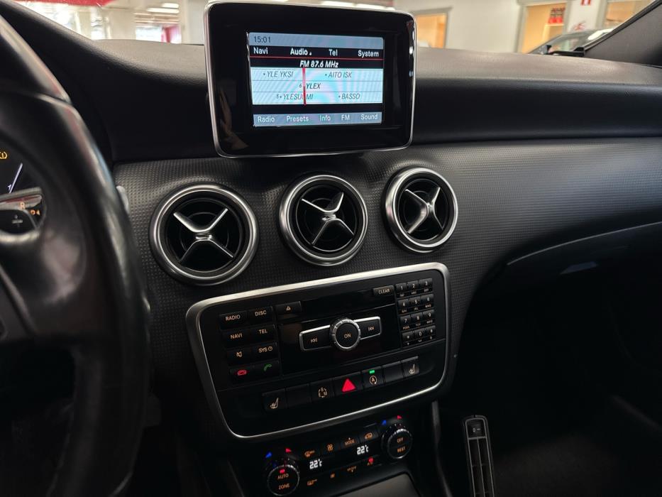 MERCEDES-BENZ A 2015