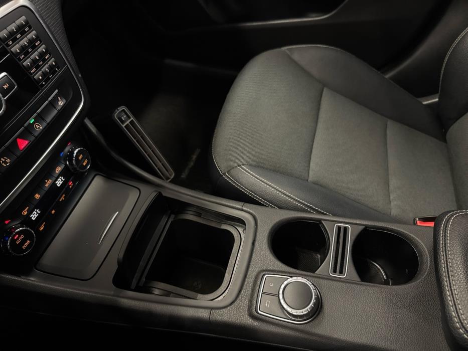 MERCEDES-BENZ A 2015