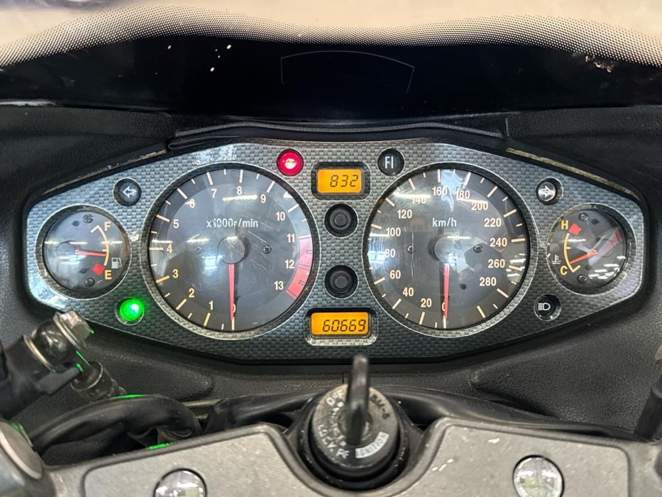SUZUKI GSX 2005