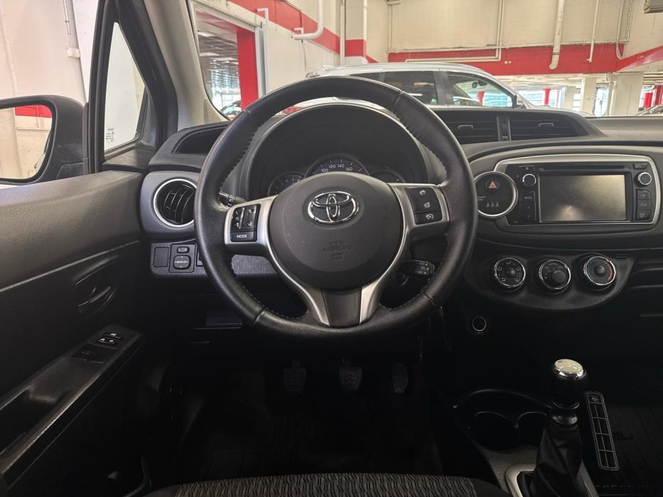 TOYOTA Yaris 2014