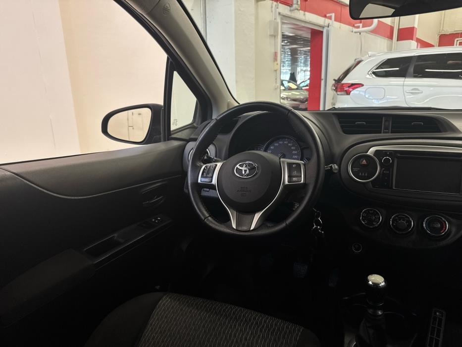 TOYOTA Yaris 2014