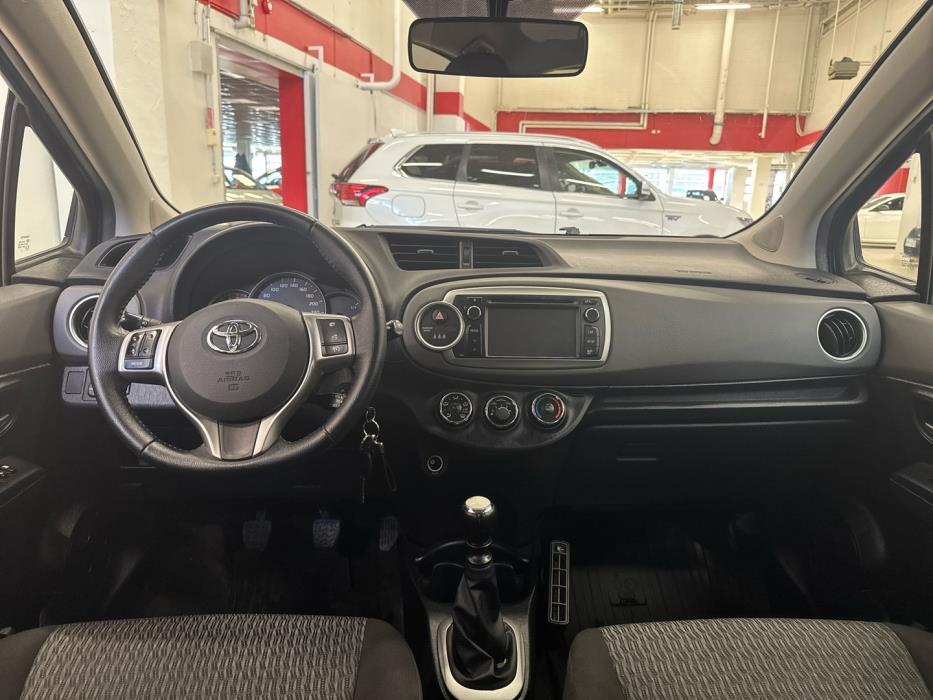 TOYOTA Yaris 2014