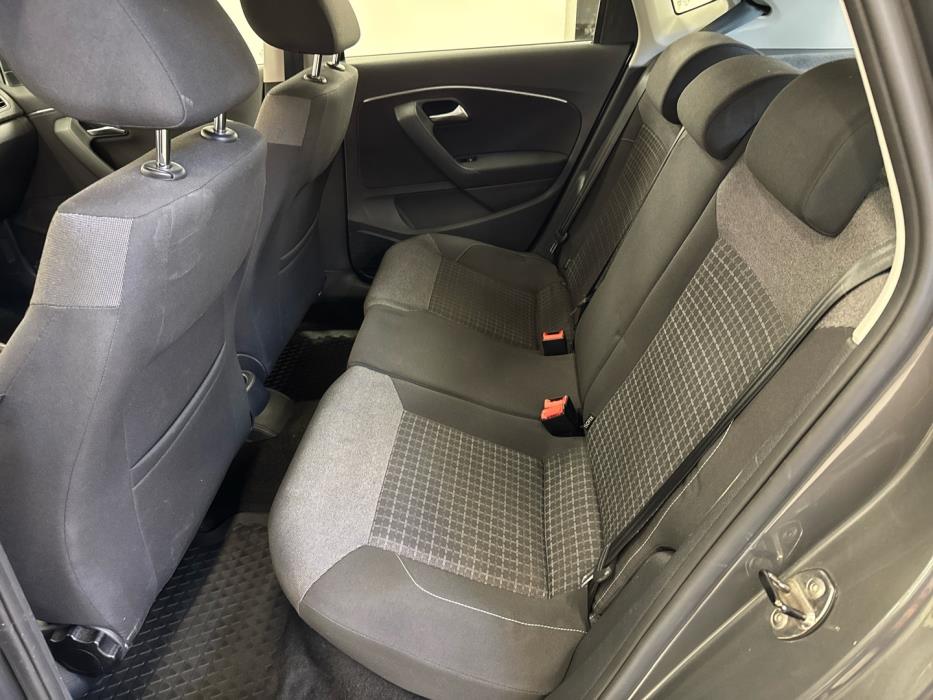 VOLKSWAGEN Polo 2015