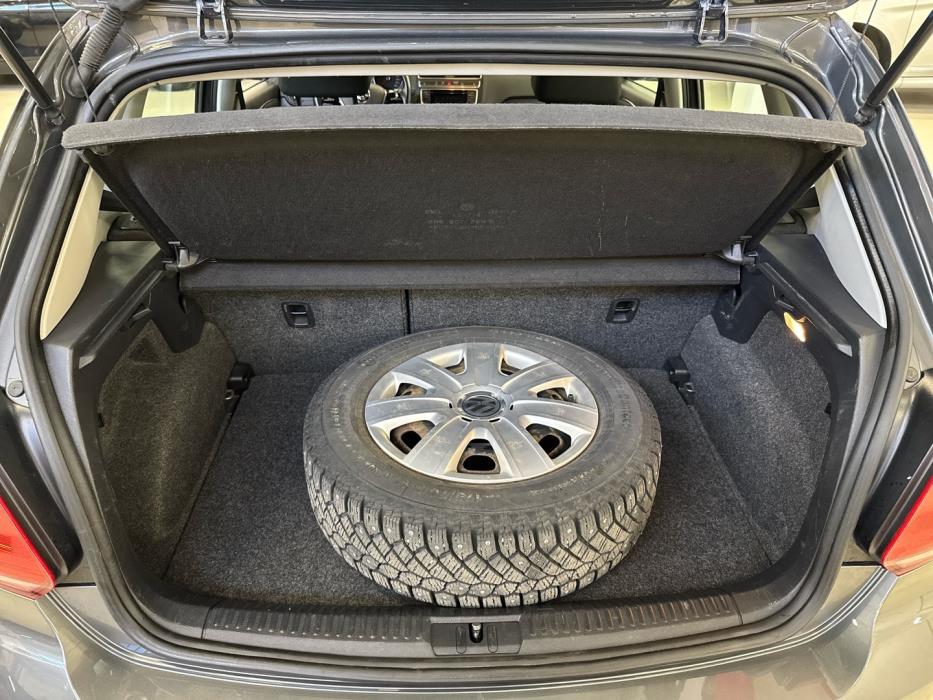 VOLKSWAGEN Polo 2015
