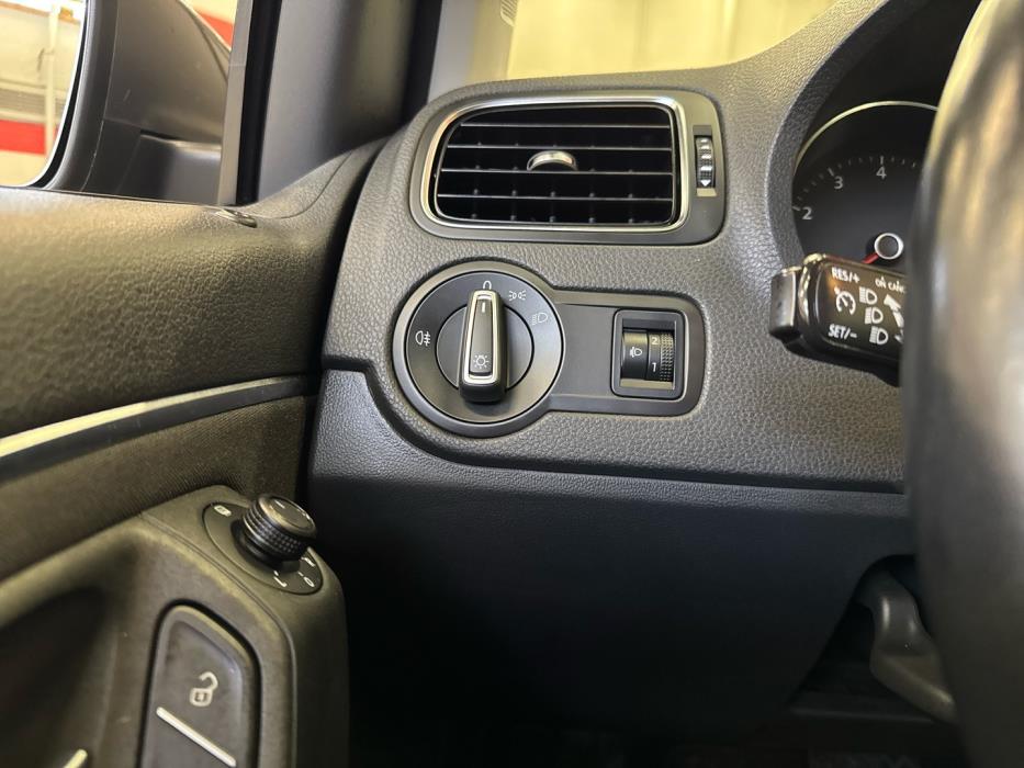 VOLKSWAGEN Polo 2015