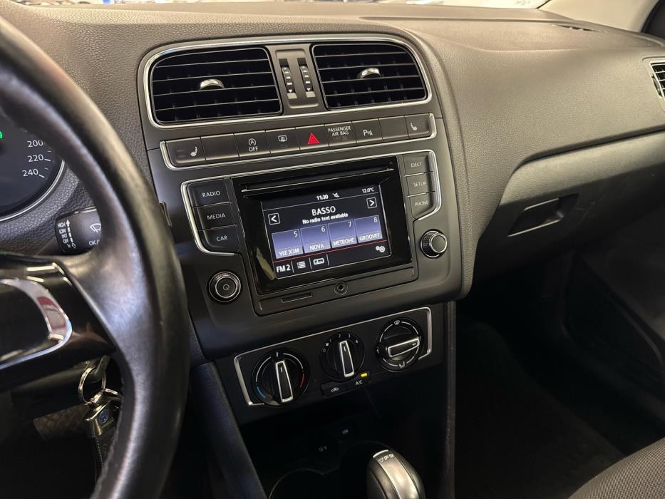 VOLKSWAGEN Polo 2015
