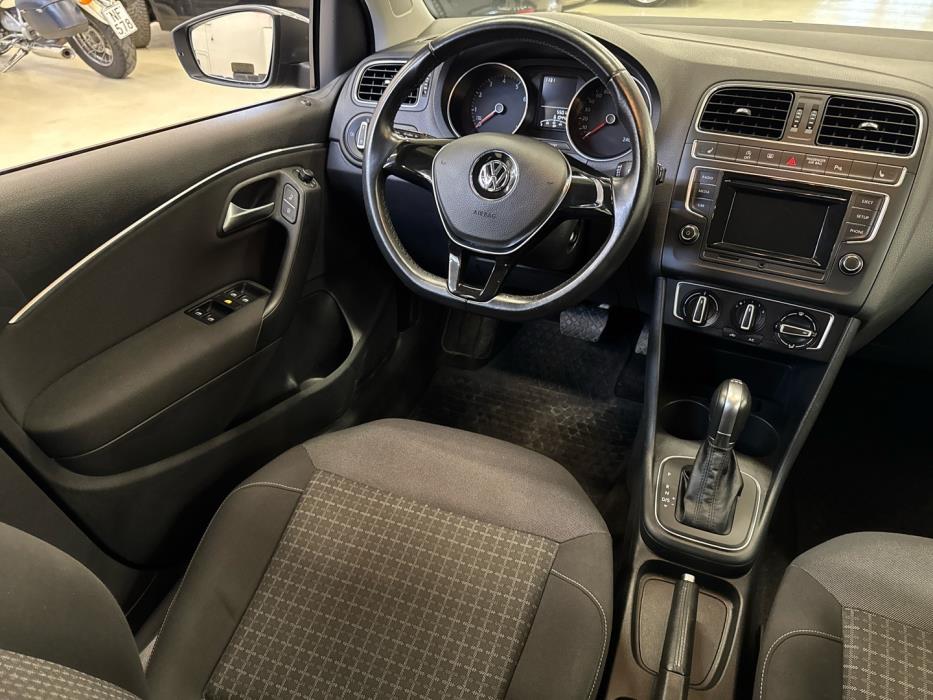 VOLKSWAGEN Polo 2015