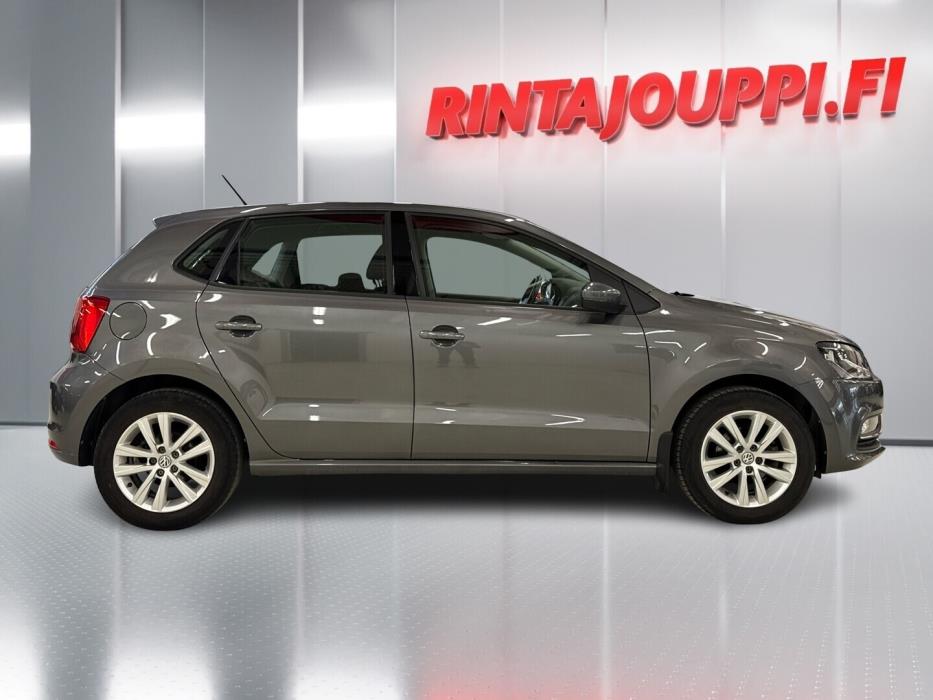 VOLKSWAGEN Polo 2015