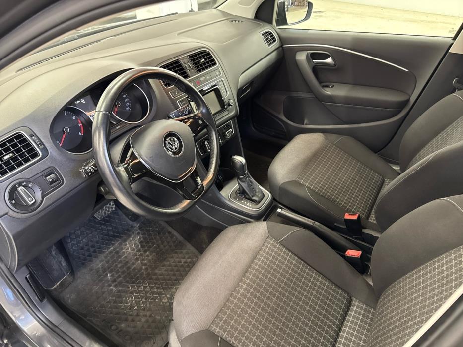 VOLKSWAGEN Polo 2015
