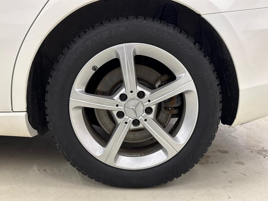 MERCEDES-BENZ A 2021