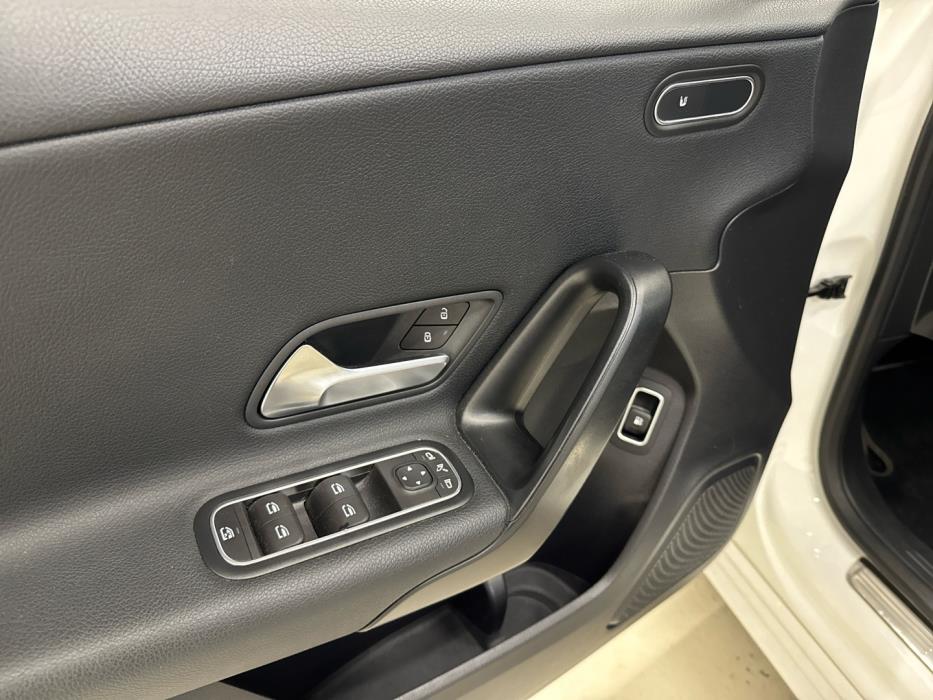 MERCEDES-BENZ A 2021