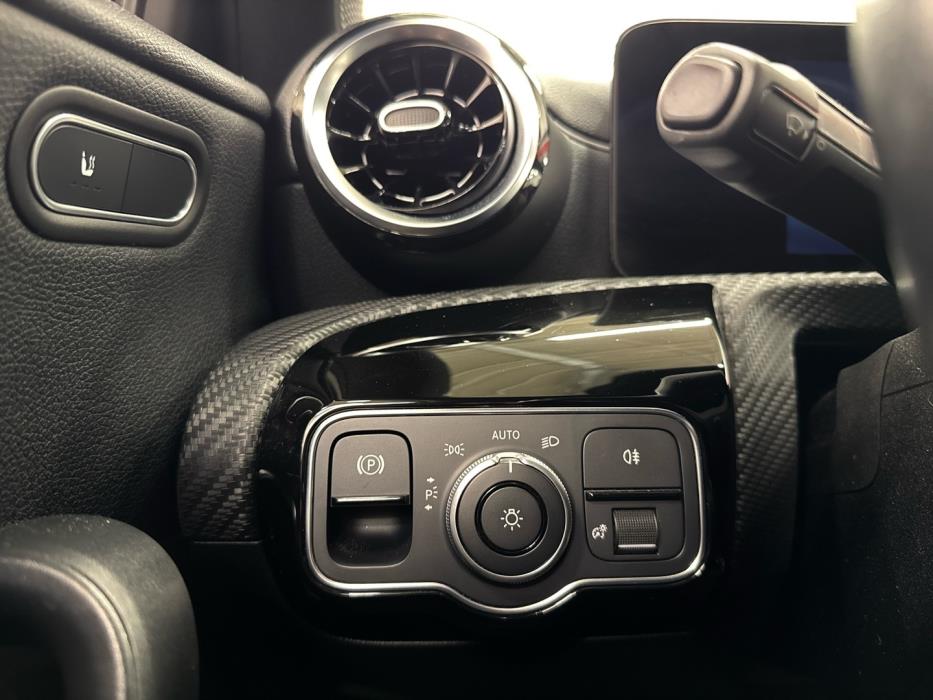 MERCEDES-BENZ A 2021