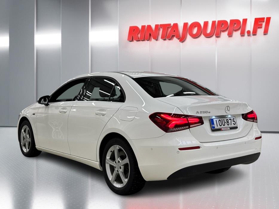 MERCEDES-BENZ A 2021