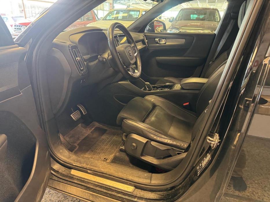 VOLVO XC40 2019