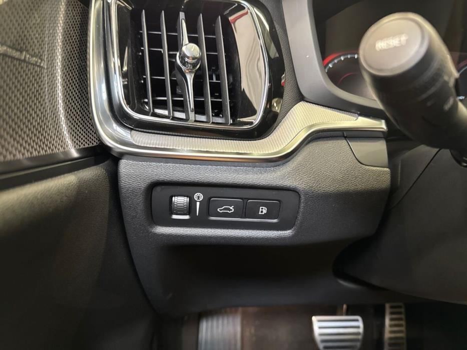 VOLVO V60 2020