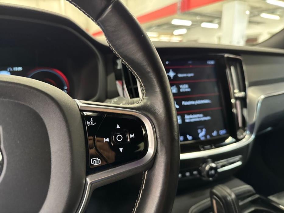 VOLVO V60 2020