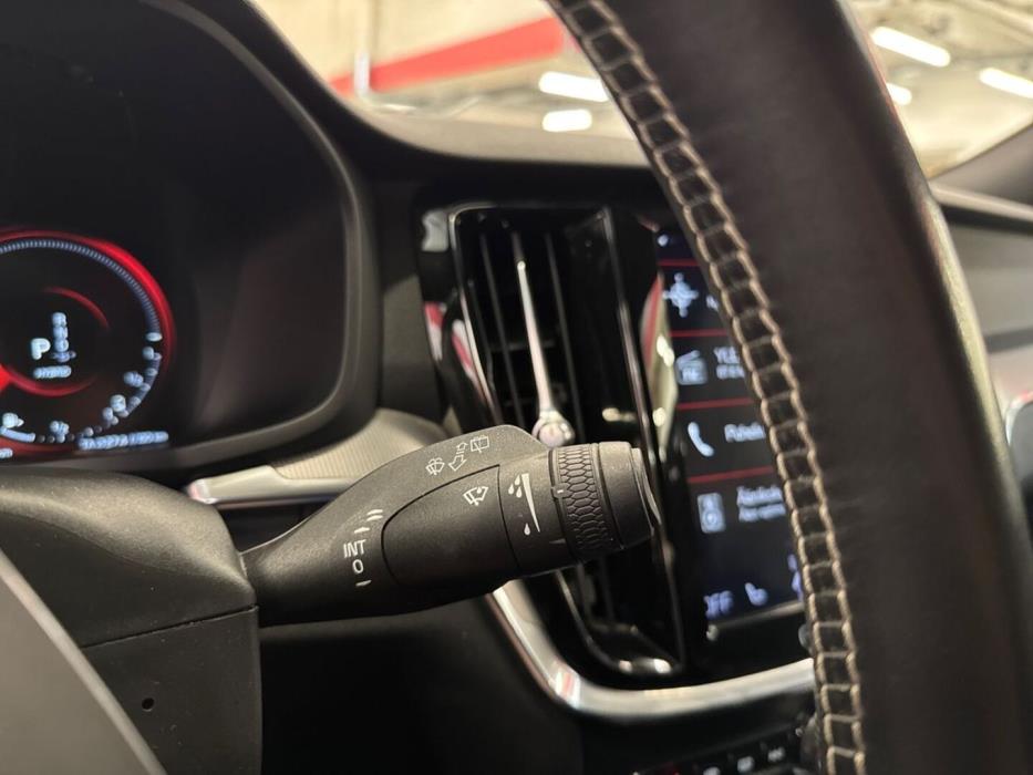 VOLVO V60 2020