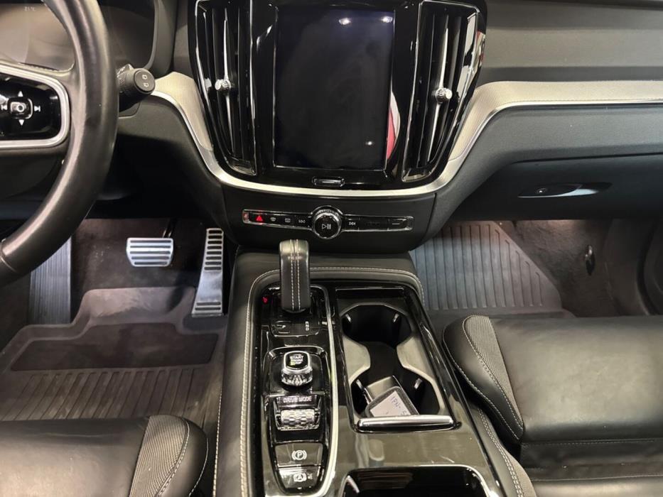 VOLVO V60 2020